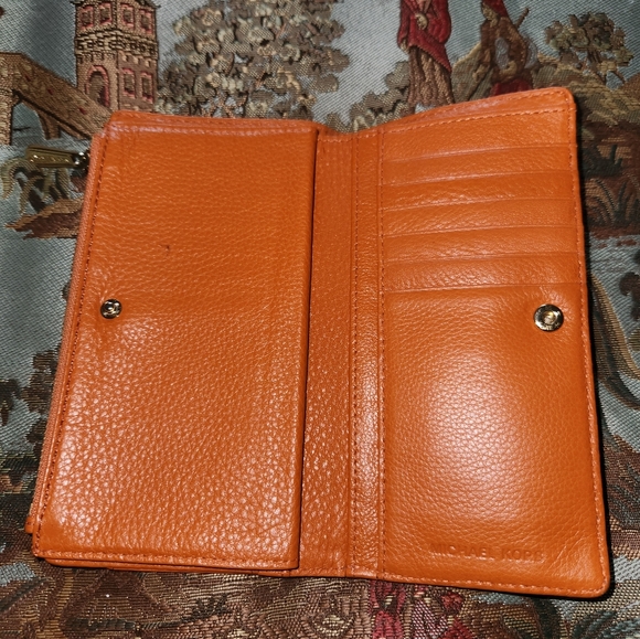 Michael Kors Purse with Wallet - Picture 3 of 4